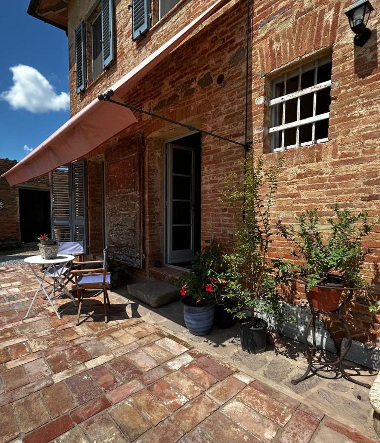 Casa Ezio Marchi - Due Appartamenti E Una Family Suite Bettolle Eksteriør billede