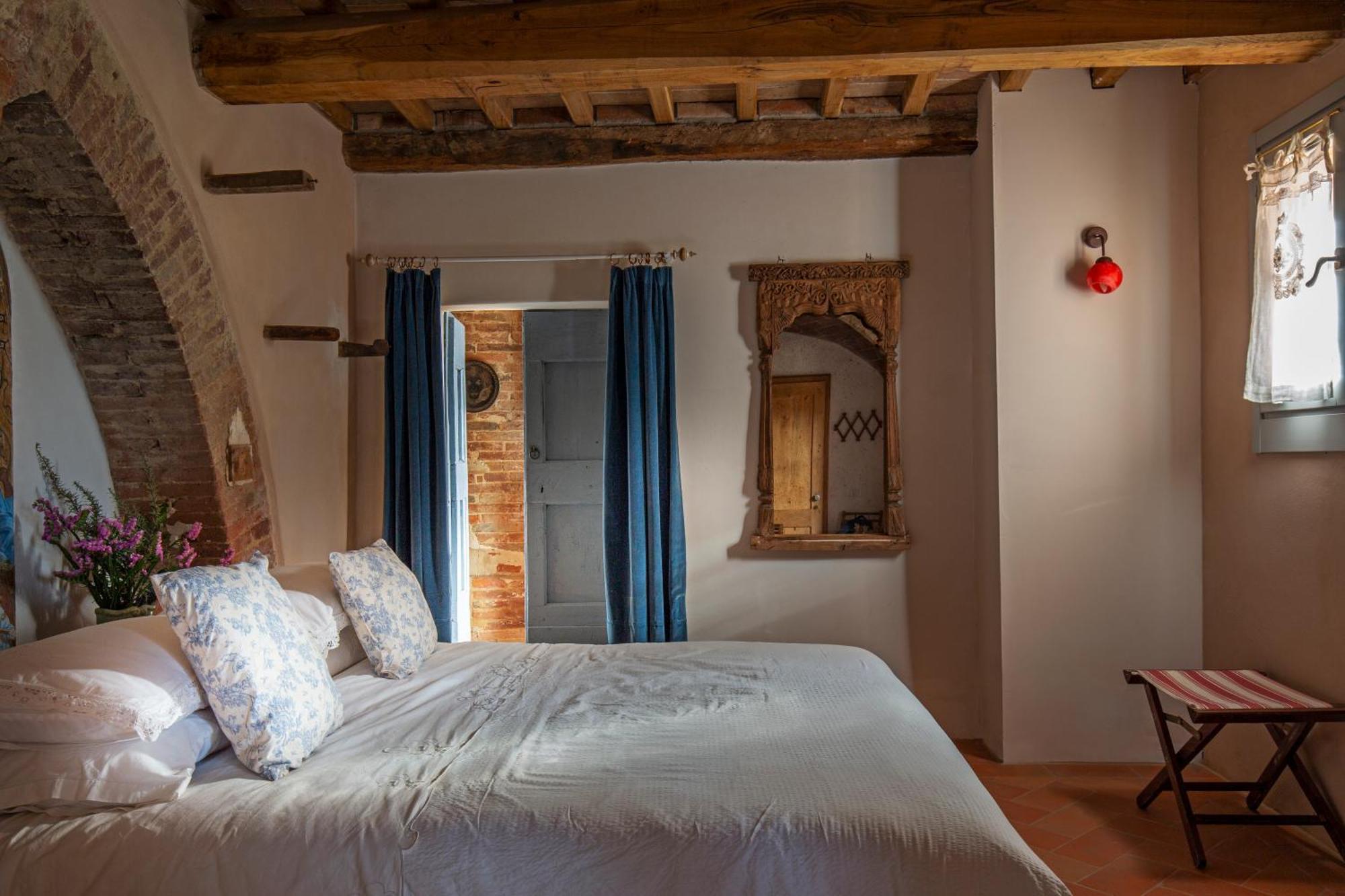 Casa Ezio Marchi - Due Appartamenti E Una Family Suite Bettolle Eksteriør billede