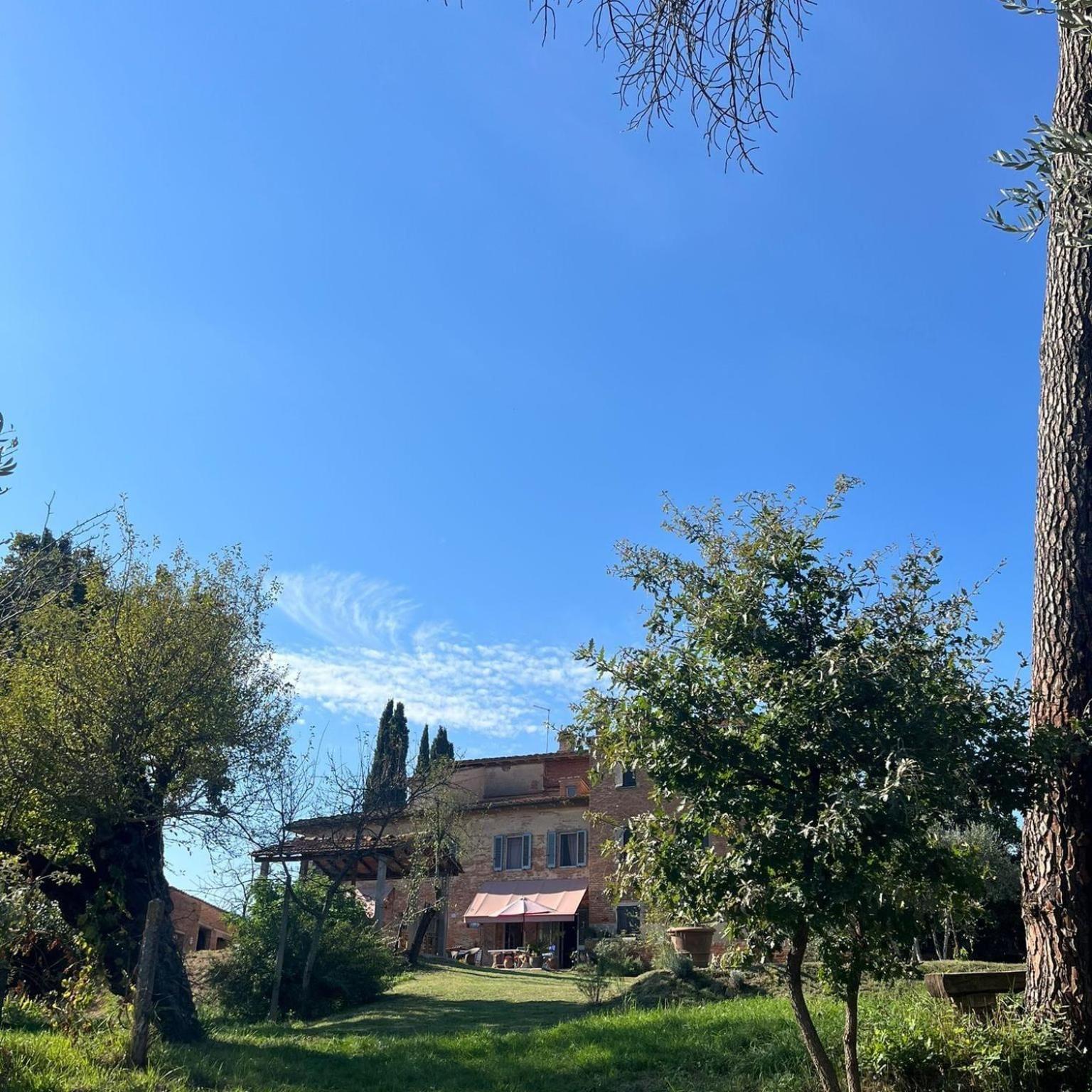 Casa Ezio Marchi - Due Appartamenti E Una Family Suite Bettolle Eksteriør billede