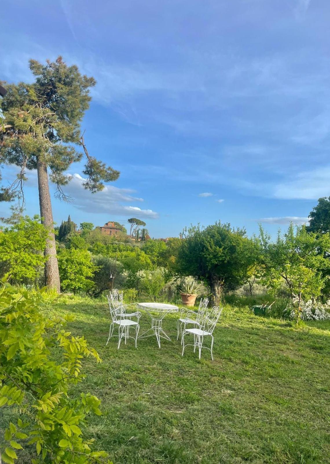 Casa Ezio Marchi - Due Appartamenti E Una Family Suite Bettolle Eksteriør billede