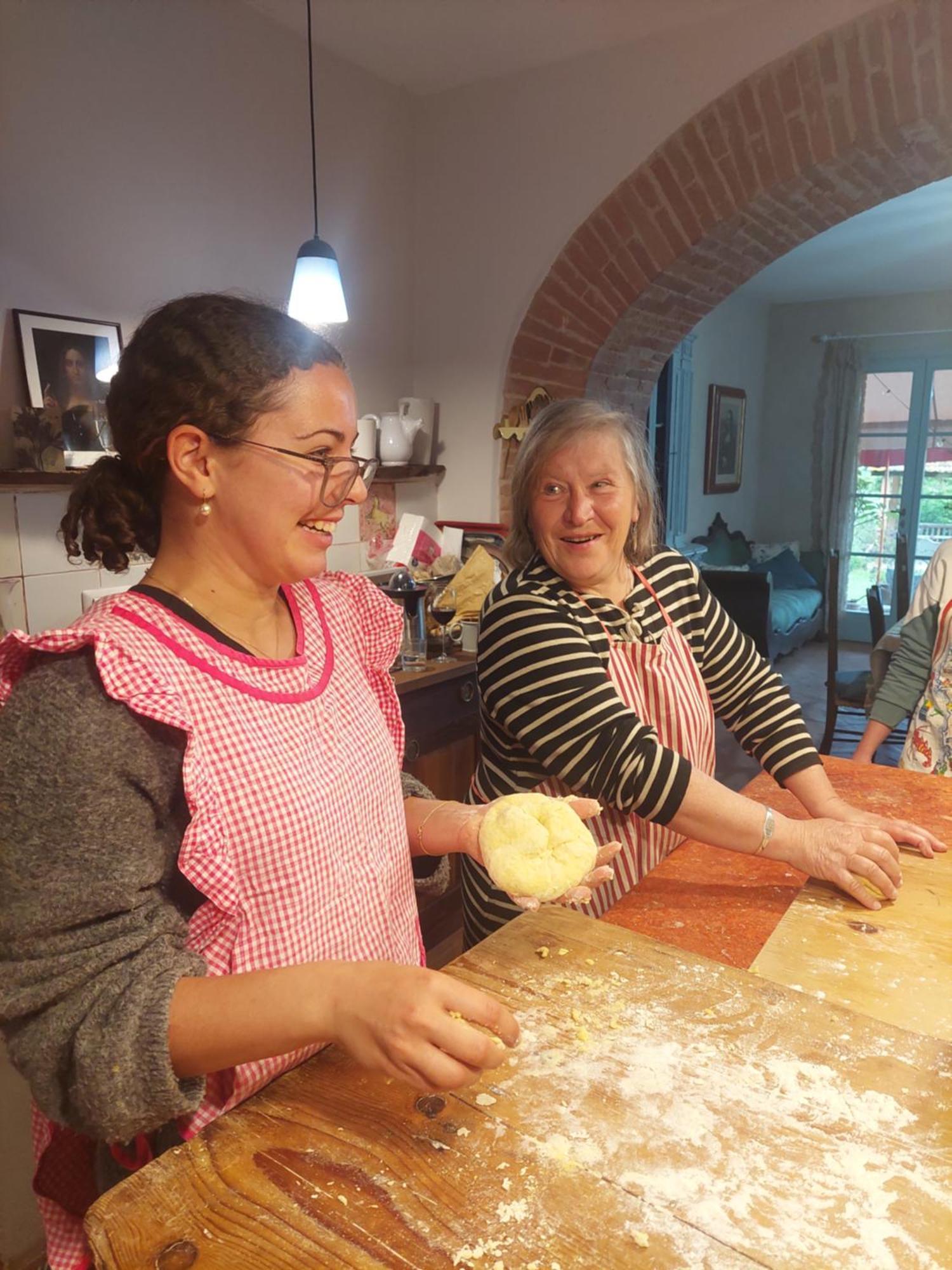 Casa Ezio Marchi - Due Appartamenti E Una Family Suite Bettolle Eksteriør billede